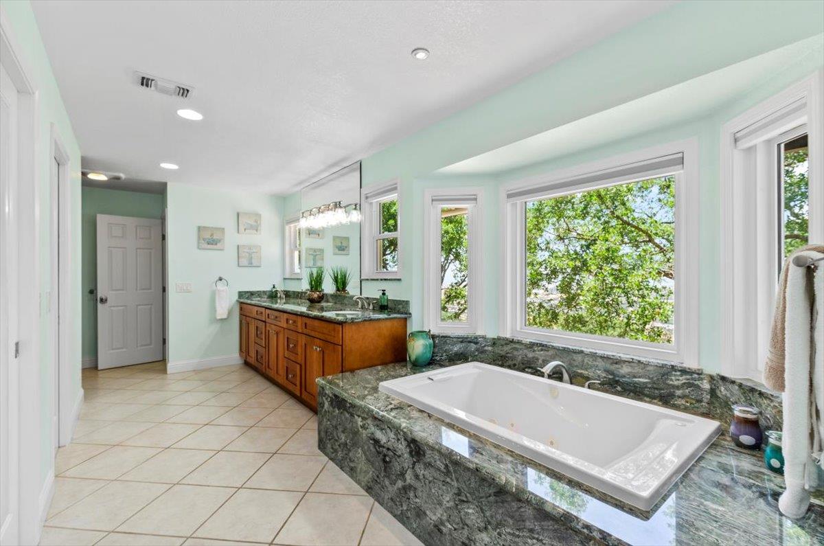 El Dorado Hills, California, 95762, United States, 4 Bedrooms Bedrooms, ,3 BathroomsBathrooms,Residential,Active,1894237