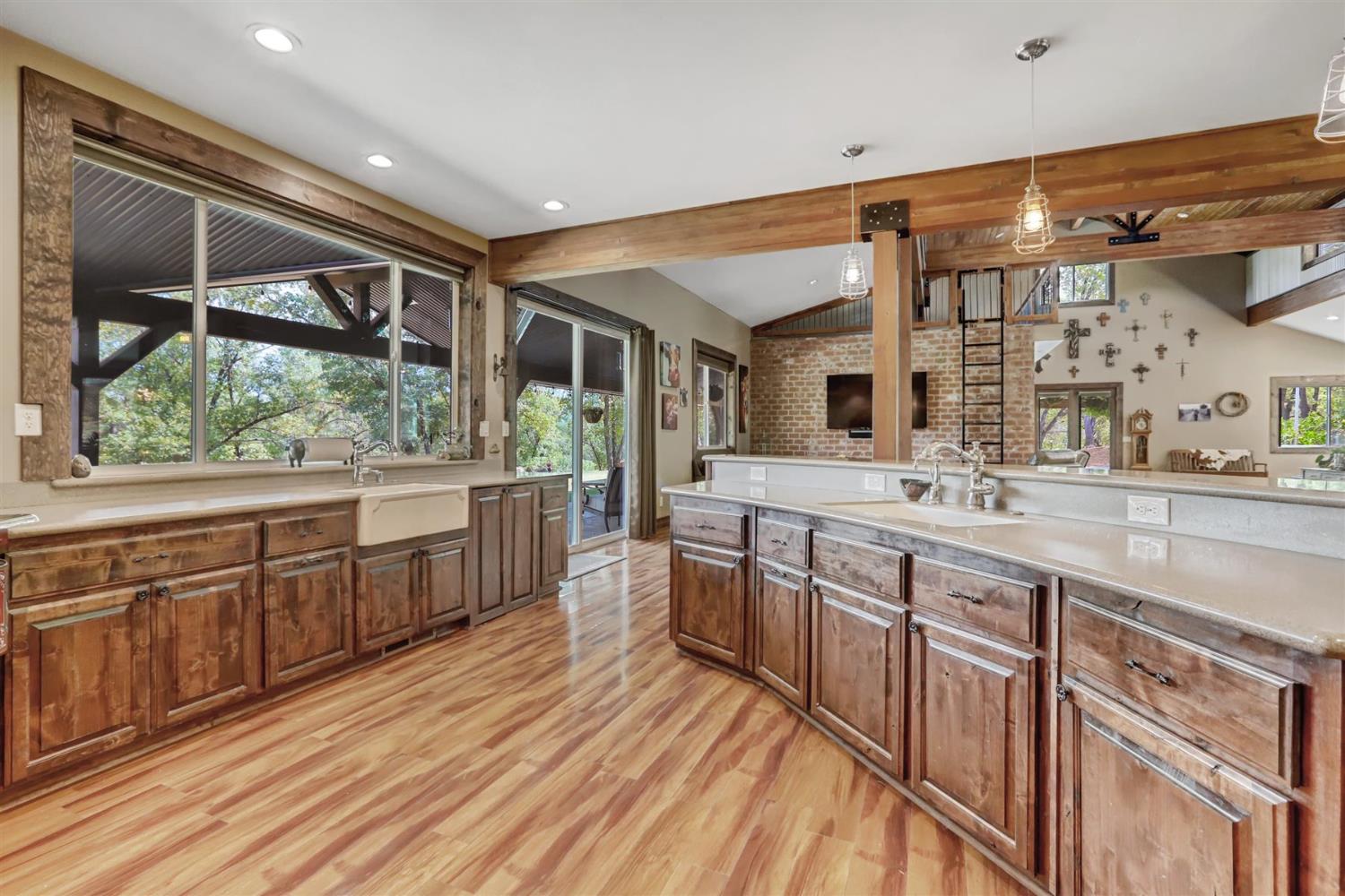 Grass Valley, California, 95949, United States, 4 Bedrooms Bedrooms, ,5 BathroomsBathrooms,Residential,Active,1941342