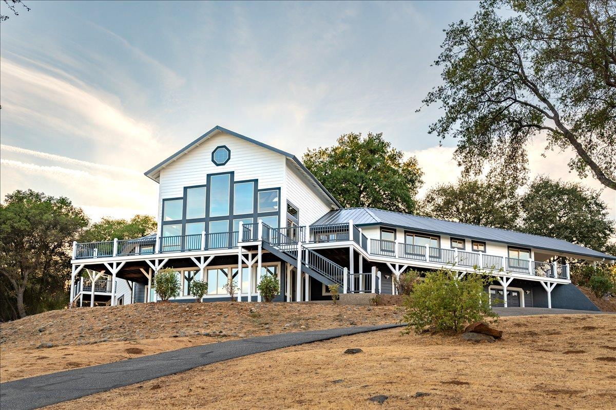 Penn Valley, California, 95946, United States, 4 Bedrooms Bedrooms, ,5 BathroomsBathrooms,Residential,Active,1941359