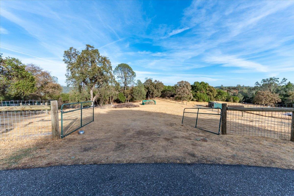 Penn Valley, California, 95946, United States, 4 Bedrooms Bedrooms, ,5 BathroomsBathrooms,Residential,Active,1941359