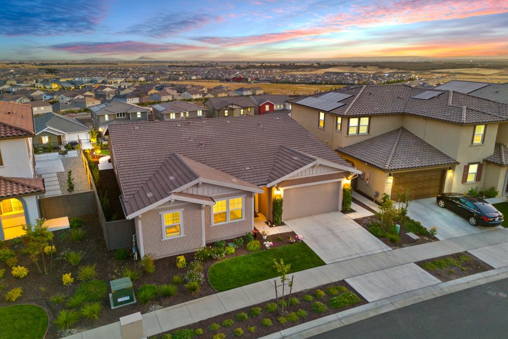 Folsom, California, 95630, United States, 4 Bedrooms Bedrooms, ,3 BathroomsBathrooms,Residential,Active,1922343