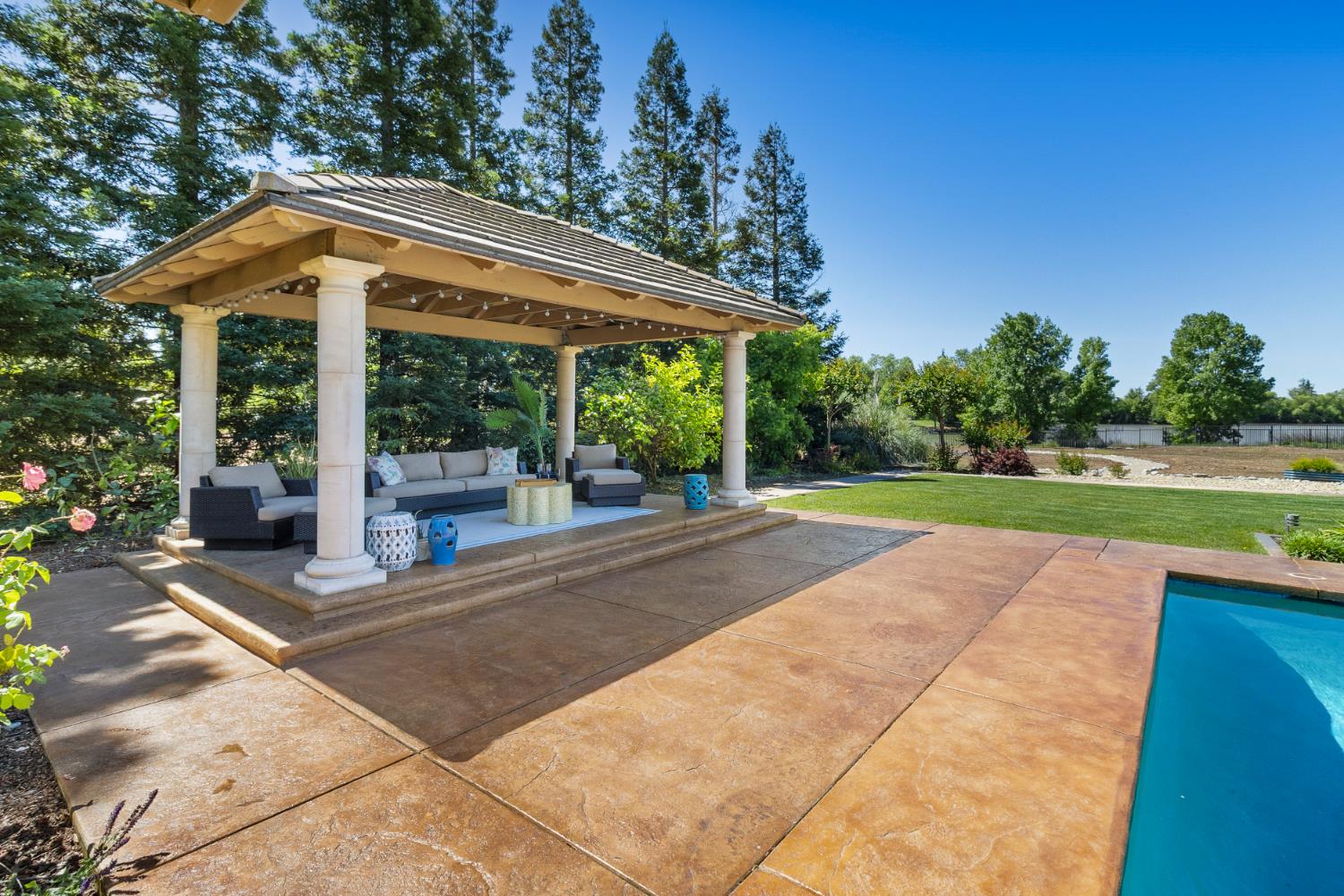 Sacramento, California, 95830, United States, 4 Bedrooms Bedrooms, ,4 BathroomsBathrooms,Residential,Active,2045041