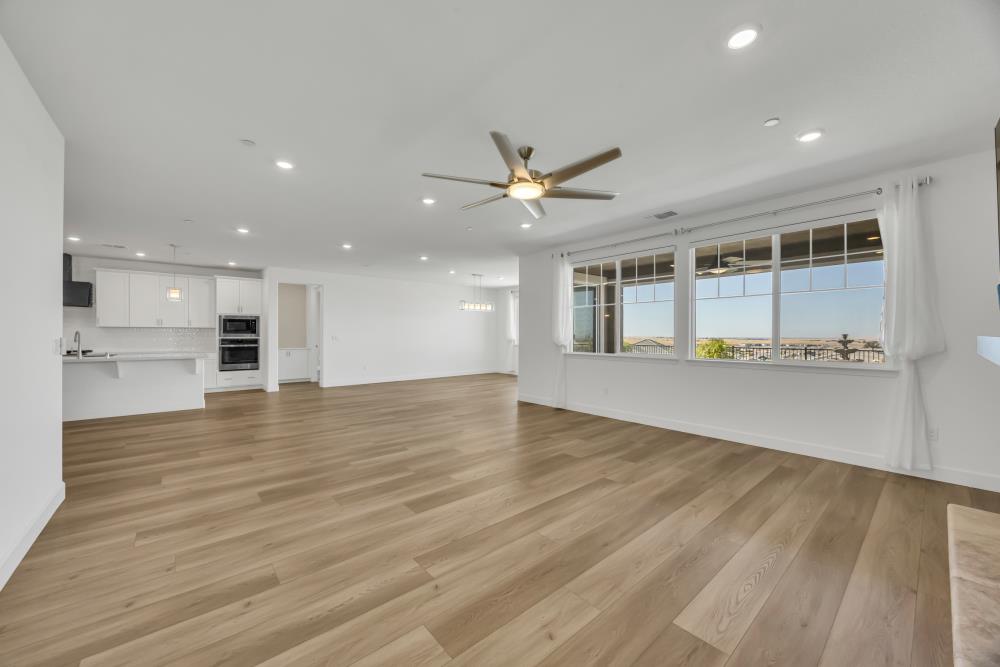 Folsom, California, 95630, United States, 4 Bedrooms Bedrooms, ,3 BathroomsBathrooms,Residential,Active,1922343