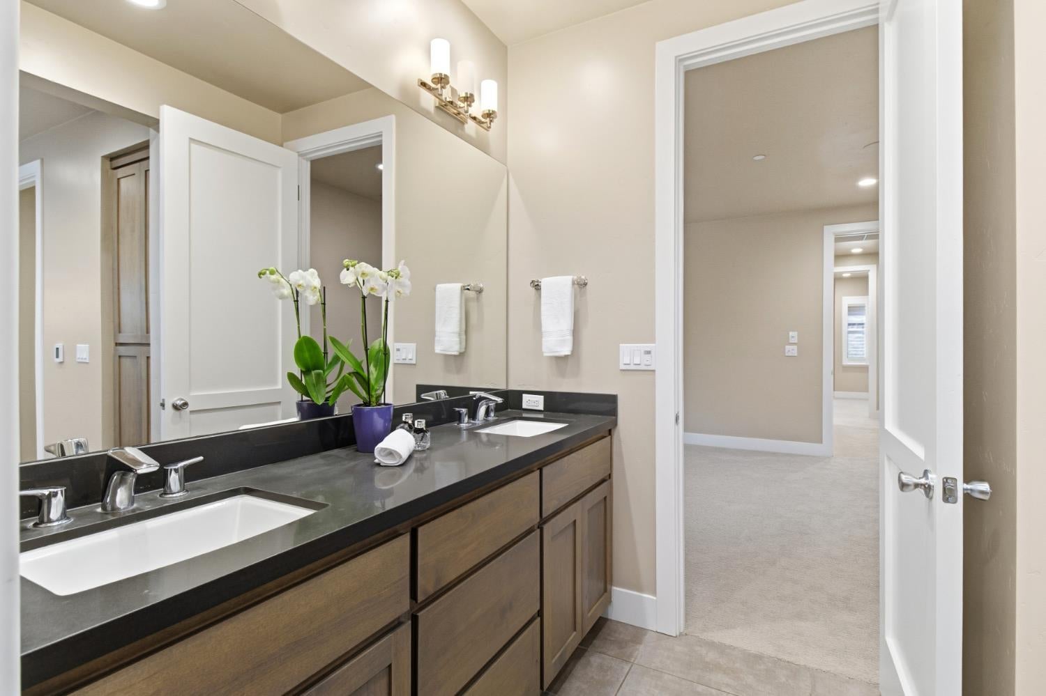 Sacramento, California, 95825, United States, 4 Bedrooms Bedrooms, ,4 BathroomsBathrooms,Residential,Active,1996302