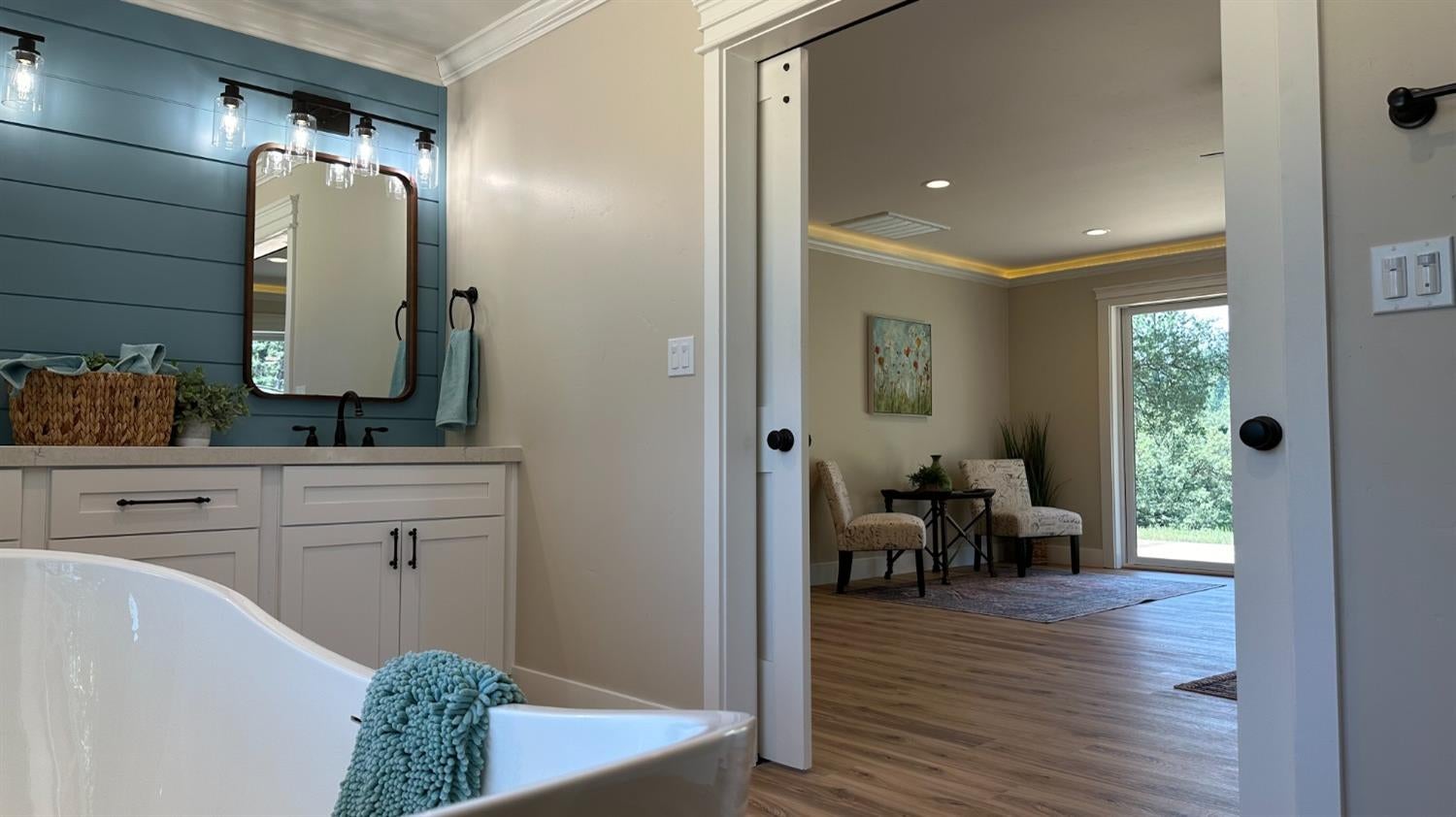 Pollock Pines, California, 95726, United States, 4 Bedrooms Bedrooms, ,3 BathroomsBathrooms,Residential,Active,1880012