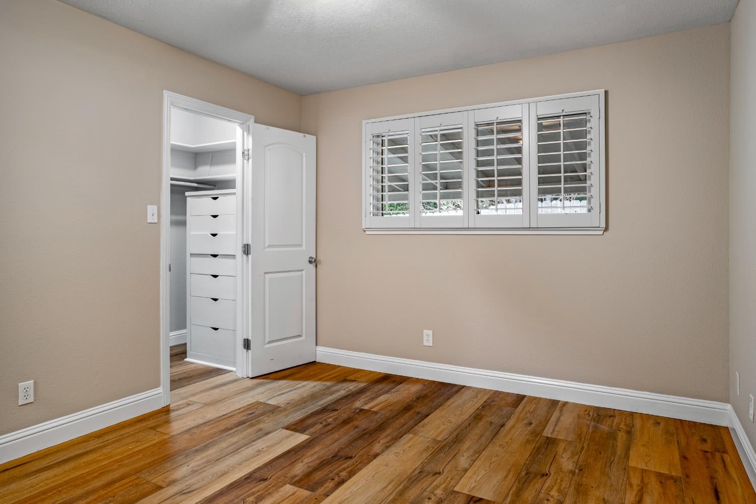 Sacramento, California, 95864, United States, 5 Bedrooms Bedrooms, ,3 BathroomsBathrooms,Residential,Active,1946308