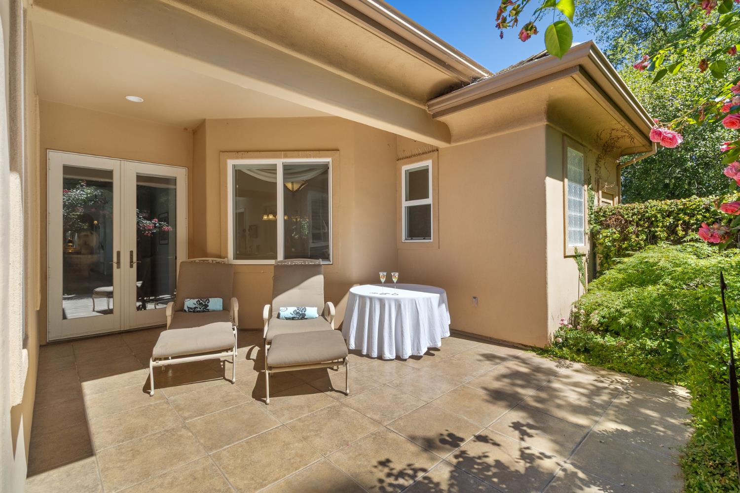 Sacramento, California, 95830, United States, 4 Bedrooms Bedrooms, ,4 BathroomsBathrooms,Residential,Active,2045041