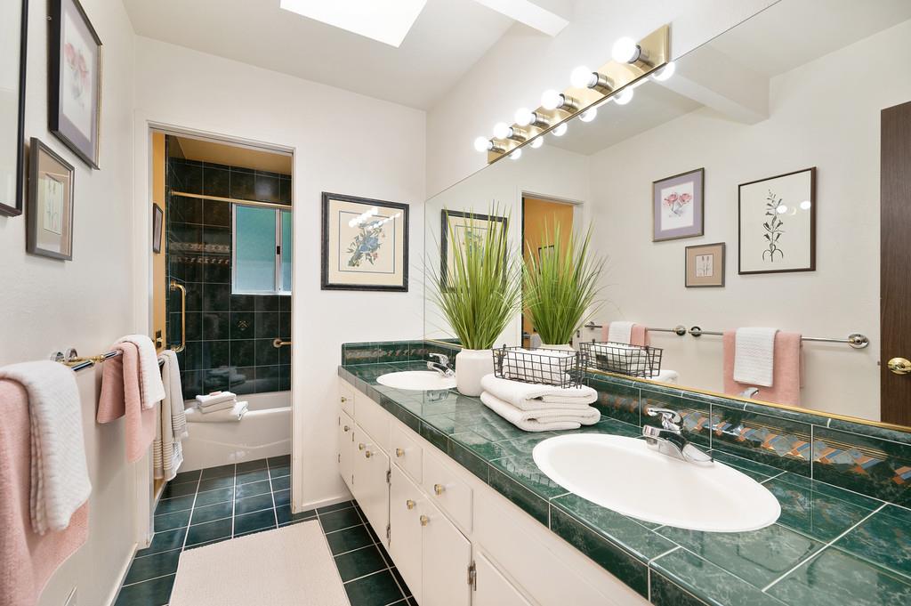Davis, California, 95616, United States, 5 Bedrooms Bedrooms, ,2 BathroomsBathrooms,Residential,Active,1914596