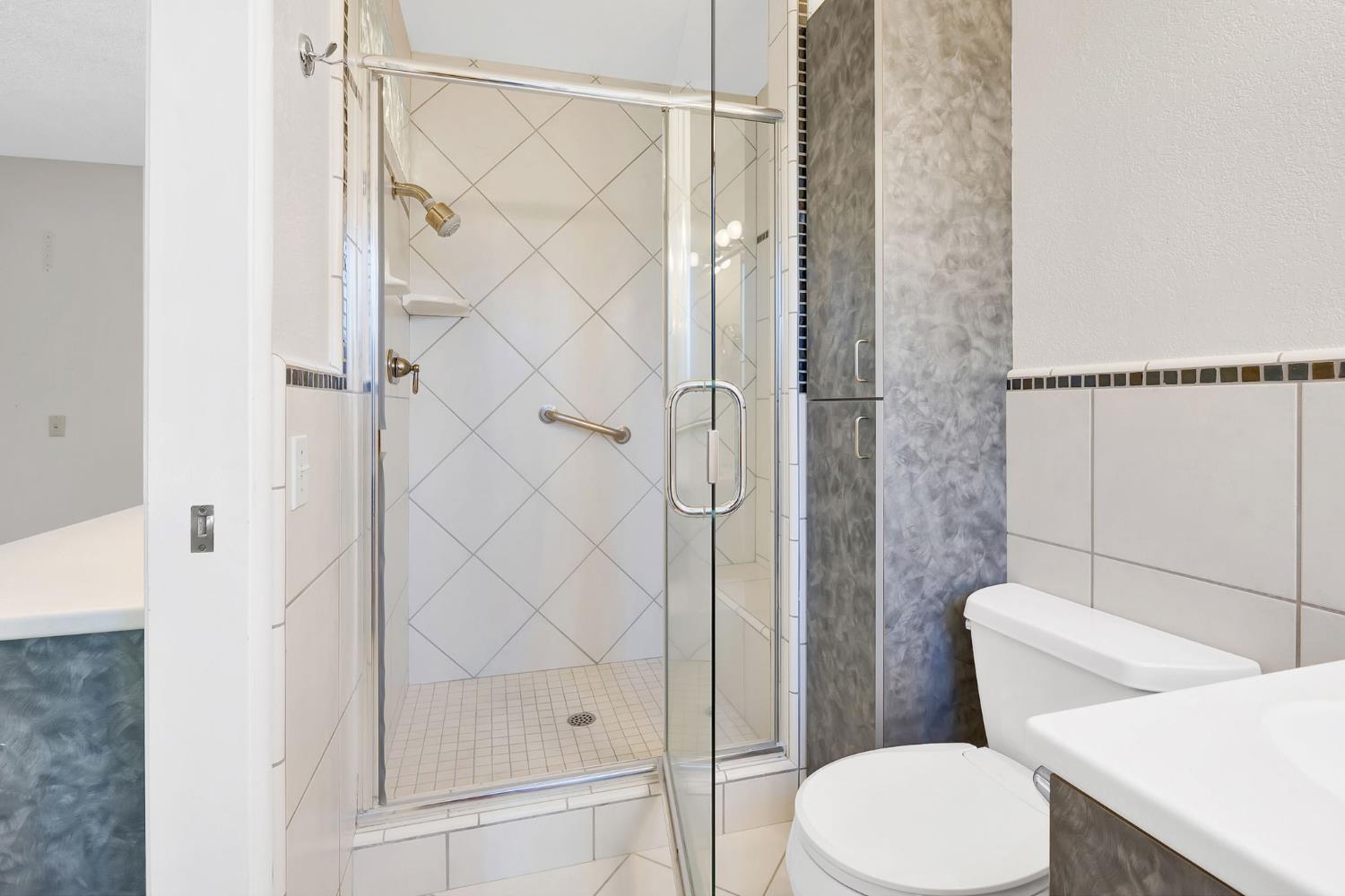 Davis, California, 95618, United States, 5 Bedrooms Bedrooms, ,4 BathroomsBathrooms,Residential,Active,1960157