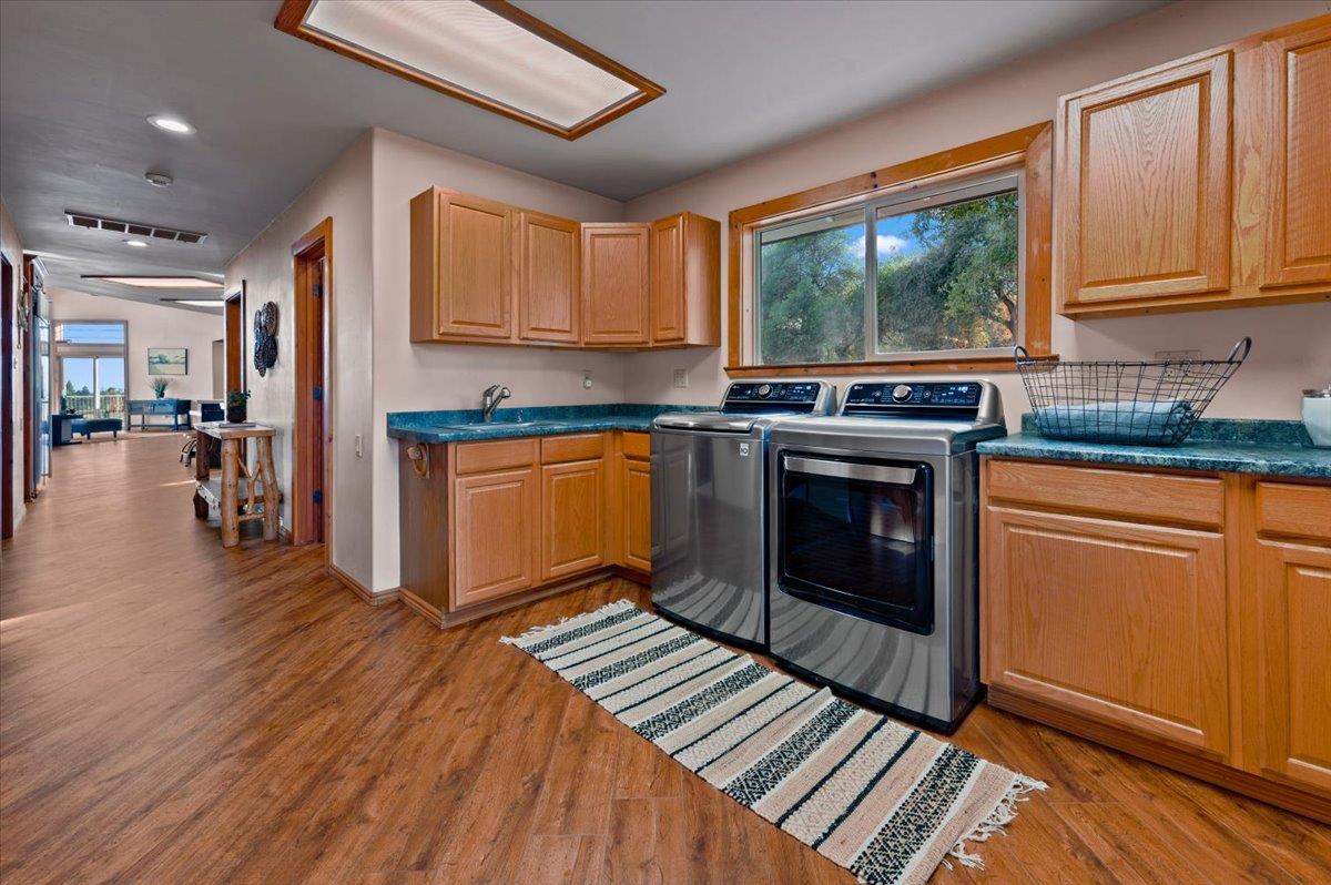Penn Valley, California, 95946, United States, 4 Bedrooms Bedrooms, ,5 BathroomsBathrooms,Residential,Active,1941359