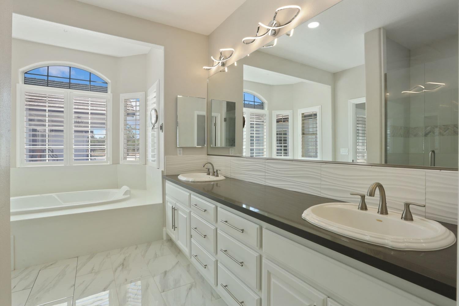 Manteca, California, 95336, United States, 4 Bedrooms Bedrooms, ,3 BathroomsBathrooms,Residential,Active,1946532