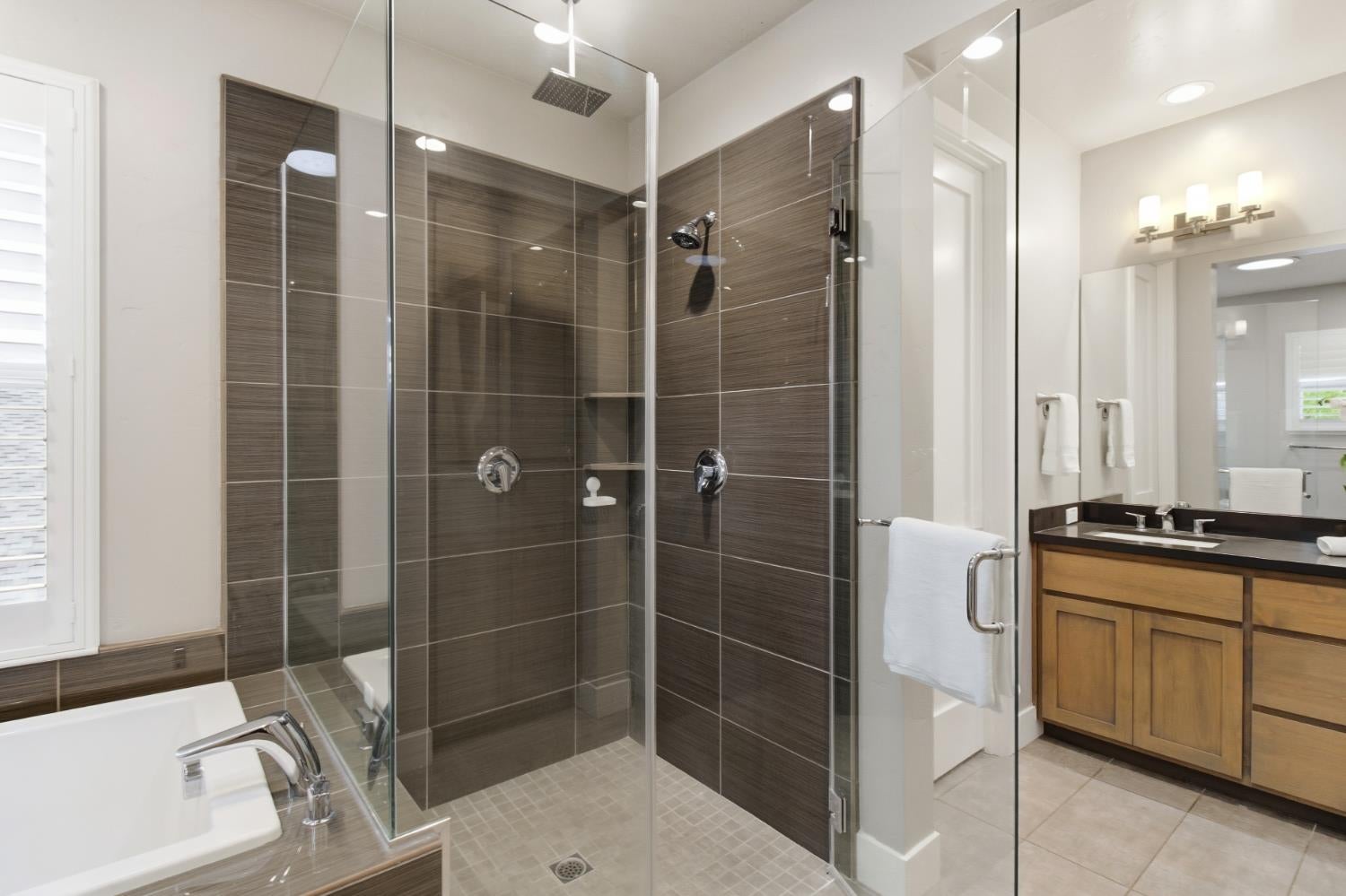 Sacramento, California, 95825, United States, 4 Bedrooms Bedrooms, ,4 BathroomsBathrooms,Residential,Active,1996302