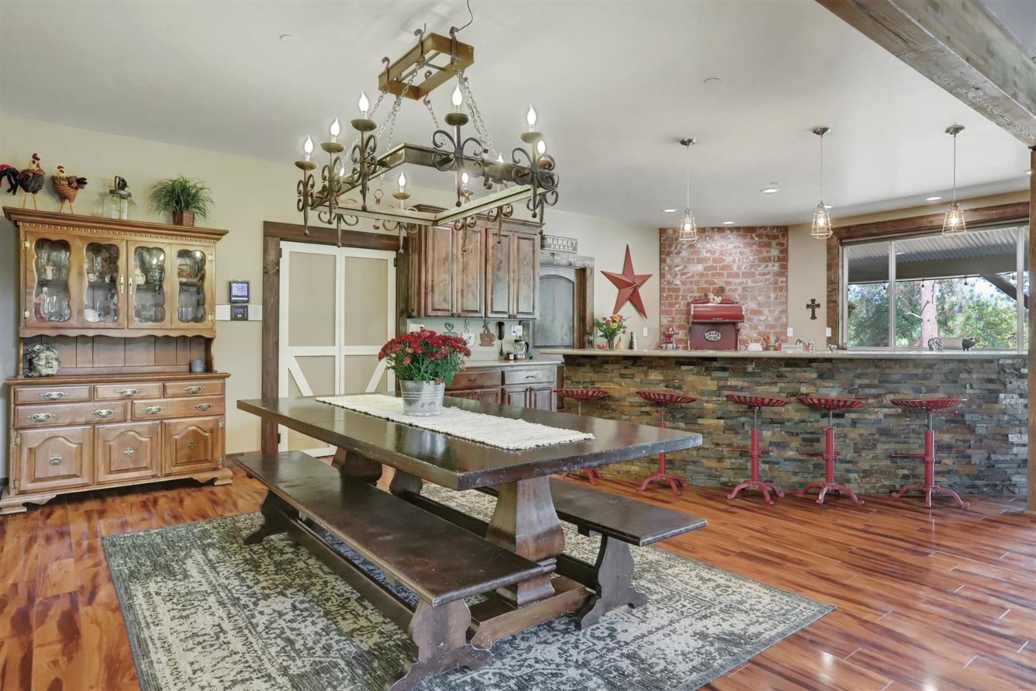 Grass Valley, California, 95949, United States, 4 Bedrooms Bedrooms, ,5 BathroomsBathrooms,Residential,Active,1941342
