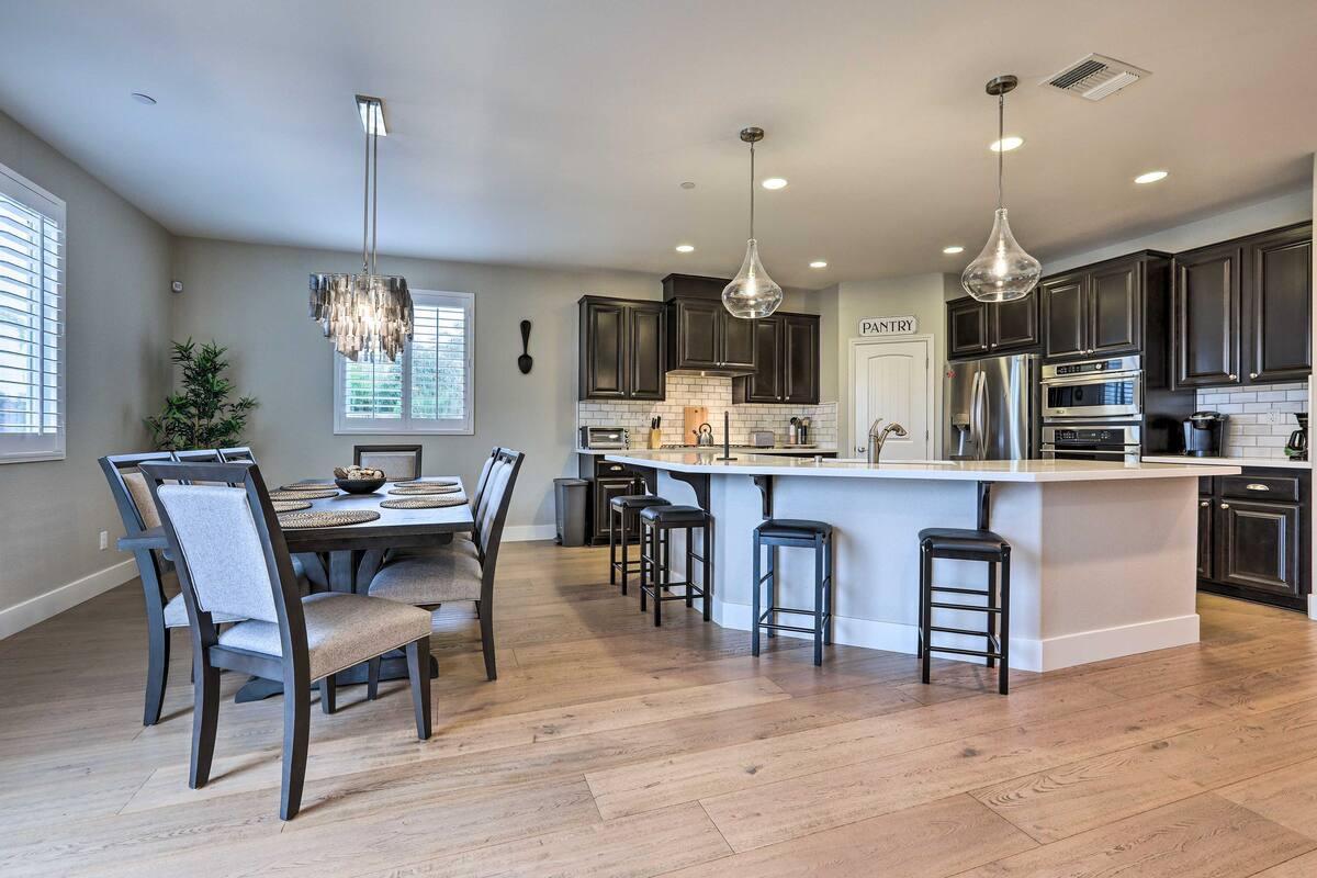 Roseville, California, 95747, United States, 5 Bedrooms Bedrooms, ,4 BathroomsBathrooms,Residential,Active,2039023