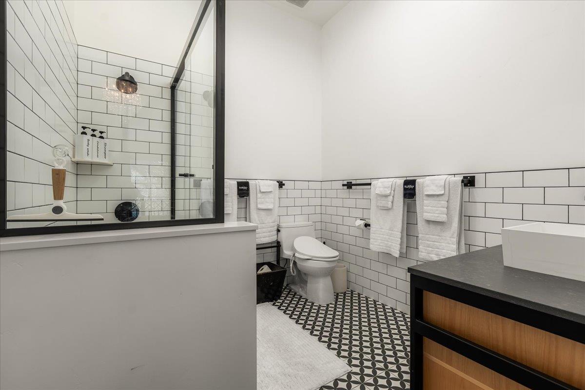 Nevada City, California, 95959, United States, 7 Bedrooms Bedrooms, ,5 BathroomsBathrooms,Residential,Active,2011864