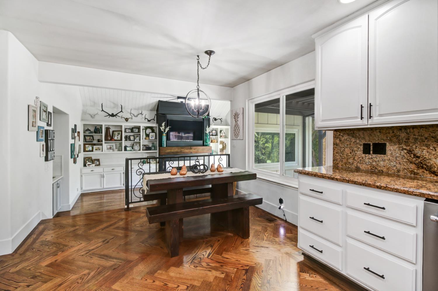 Carmichael, California, 95608, United States, 5 Bedrooms Bedrooms, ,4 BathroomsBathrooms,Residential,Active,1952048