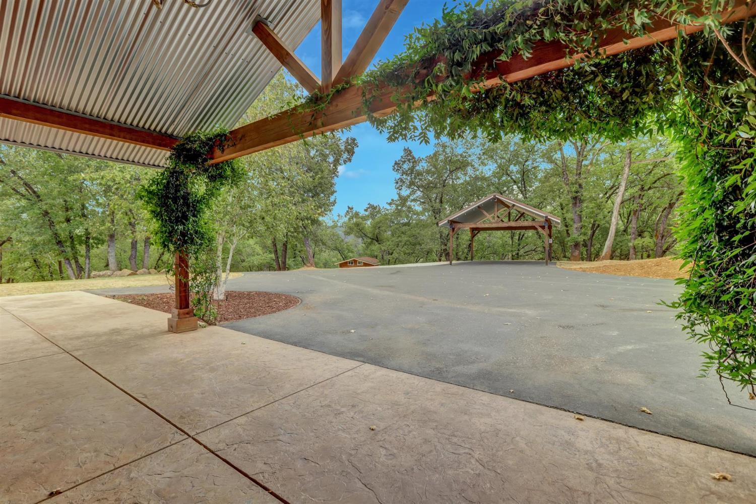Grass Valley, California, 95949, United States, 4 Bedrooms Bedrooms, ,5 BathroomsBathrooms,Residential,Active,1941342
