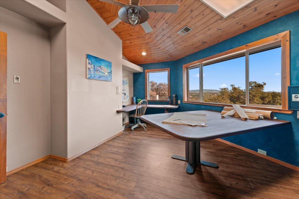 Penn Valley, California, 95946, United States, 4 Bedrooms Bedrooms, ,5 BathroomsBathrooms,Residential,Active,1941359