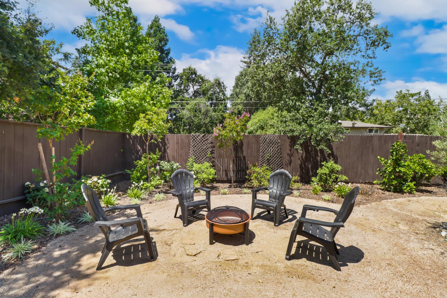 Carmichael, California, 95608, United States, 4 Bedrooms Bedrooms, ,3 BathroomsBathrooms,Residential,Active,1904149