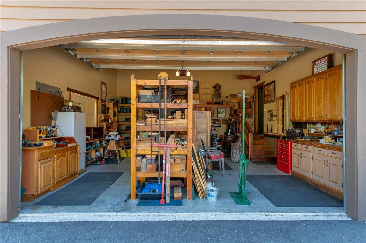 Nevada City, California, 95959, United States, 4 Bedrooms Bedrooms, ,4 BathroomsBathrooms,Residential,Active,2043131