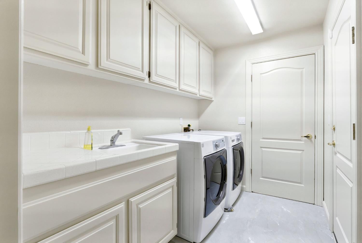 Davis, California, 95618, United States, 4 Bedrooms Bedrooms, ,3 BathroomsBathrooms,Residential,Active,2015453