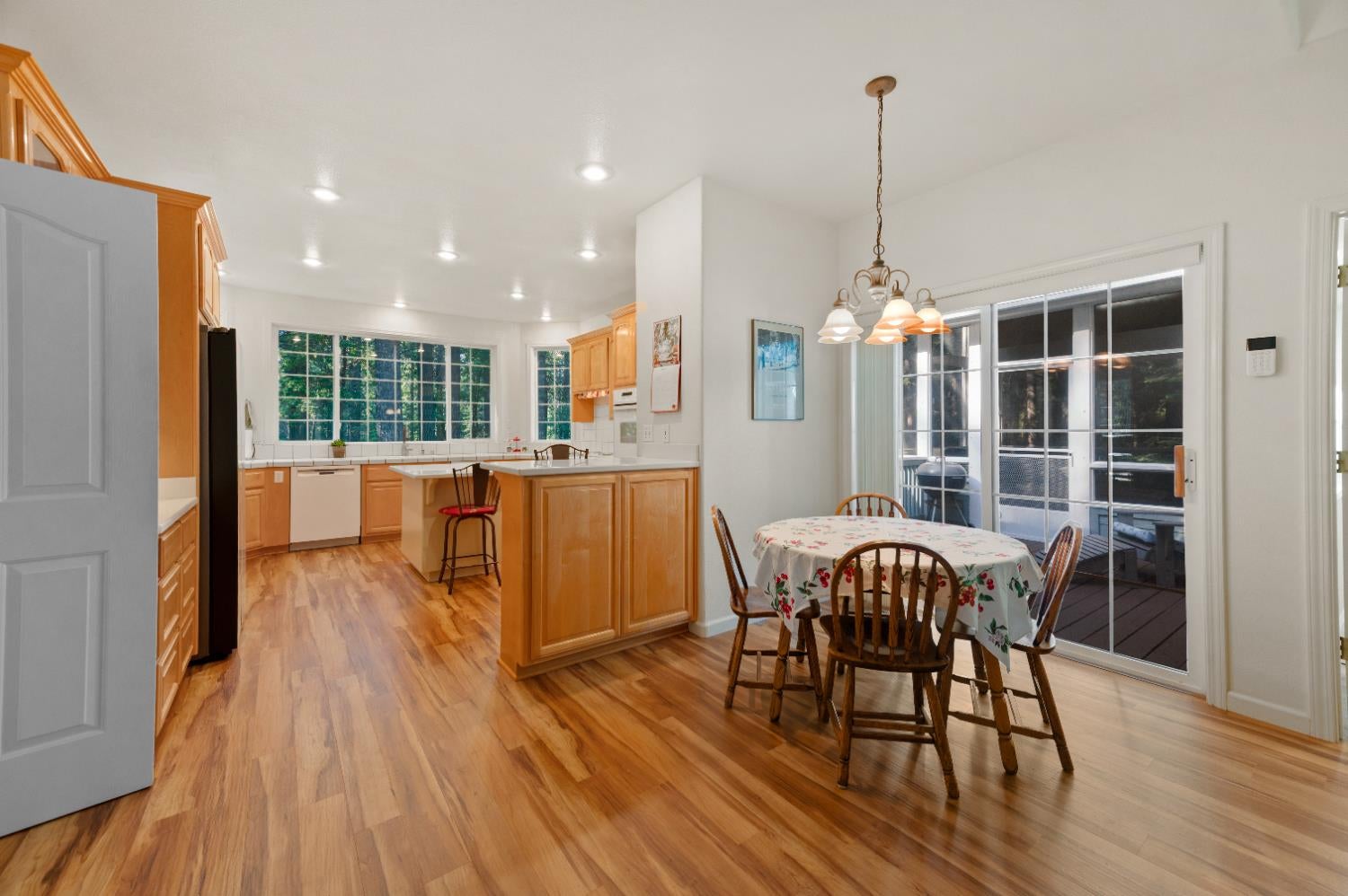 Nevada City, California, 95959, United States, 3 Bedrooms Bedrooms, ,4 BathroomsBathrooms,Residential,Active,1919052