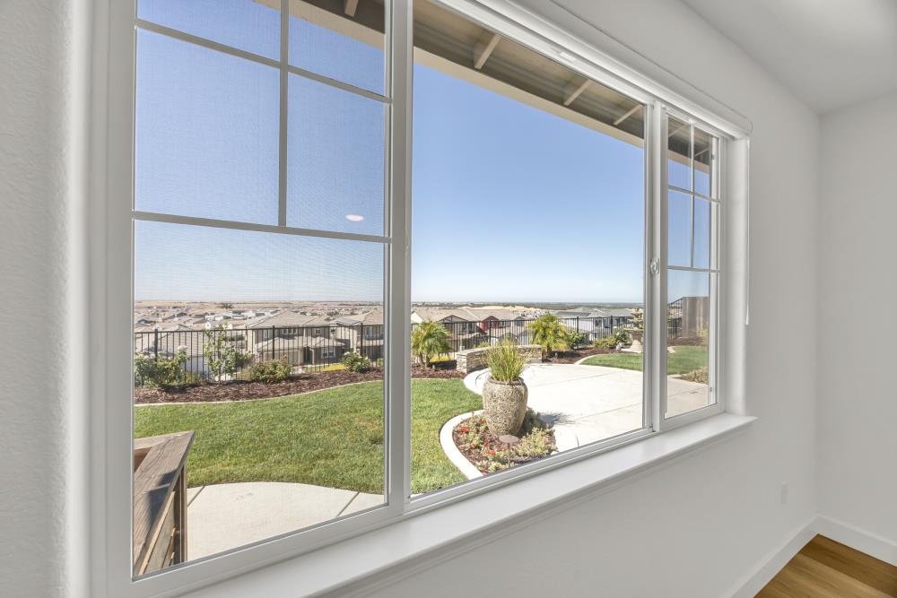 Folsom, California, 95630, United States, 4 Bedrooms Bedrooms, ,3 BathroomsBathrooms,Residential,Active,1922343