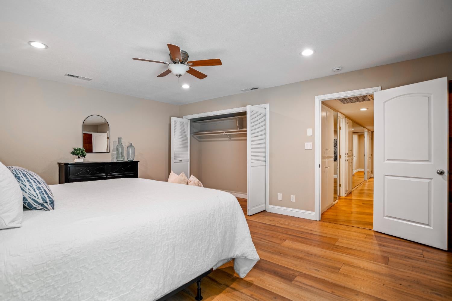 Sacramento, California, 95864, United States, 5 Bedrooms Bedrooms, ,3 BathroomsBathrooms,Residential,Active,1946308