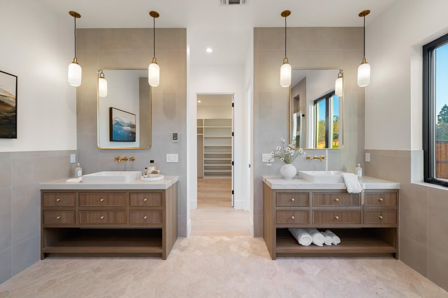 Loomis, California, 95650, United States, 4 Bedrooms Bedrooms, ,5 BathroomsBathrooms,Residential,Active,1893259