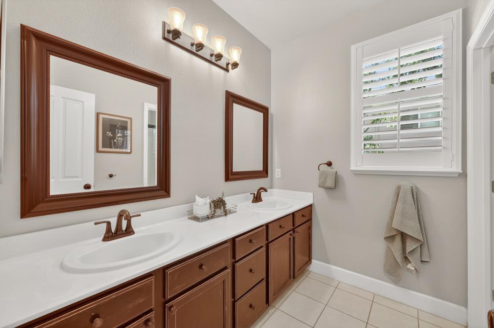 El Dorado Hills, California, 95762, United States, 5 Bedrooms Bedrooms, ,3 BathroomsBathrooms,Residential,Pending,2045616