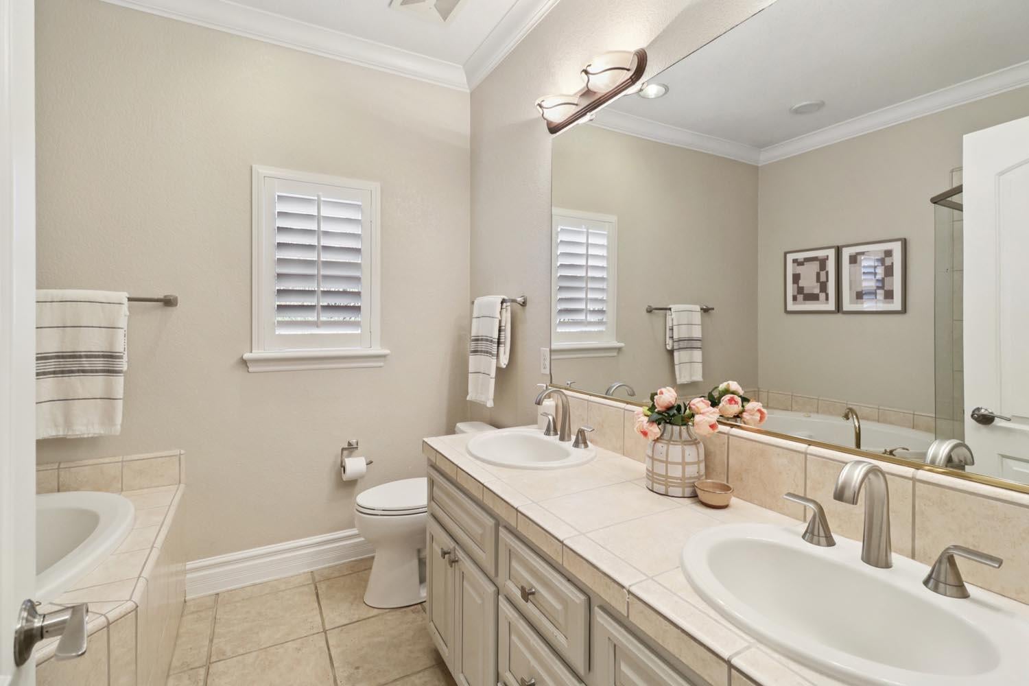 Carmichael, California, 95608, United States, 5 Bedrooms Bedrooms, ,5 BathroomsBathrooms,Residential,Active,1927677