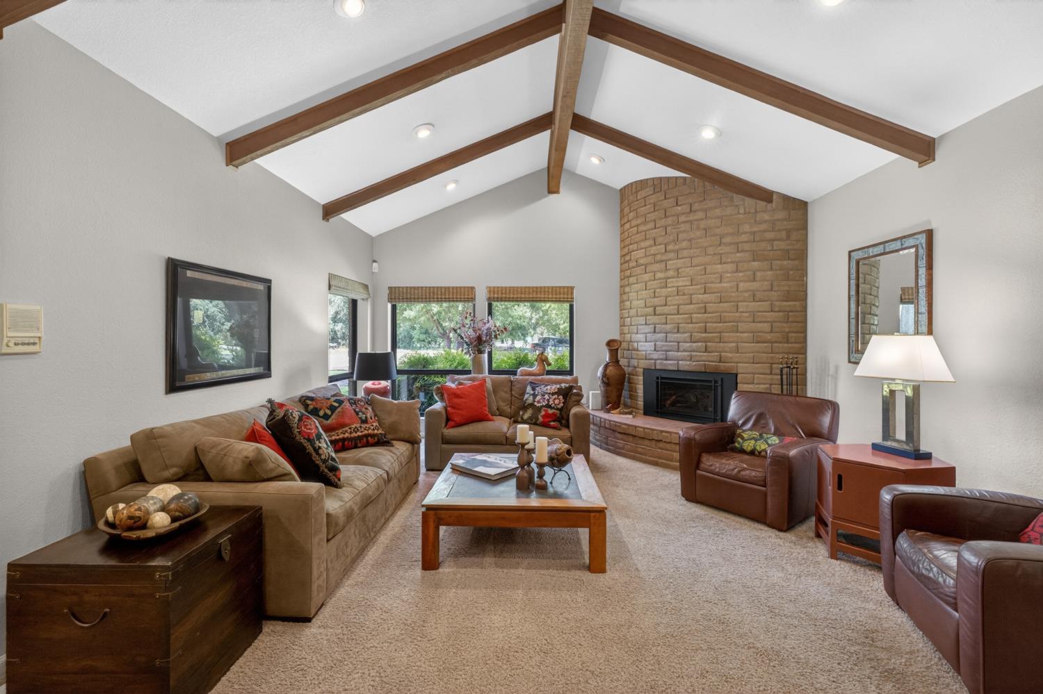 Woodland, California, 95776, United States, 5 Bedrooms Bedrooms, ,3 BathroomsBathrooms,Residential,Pending,2045625