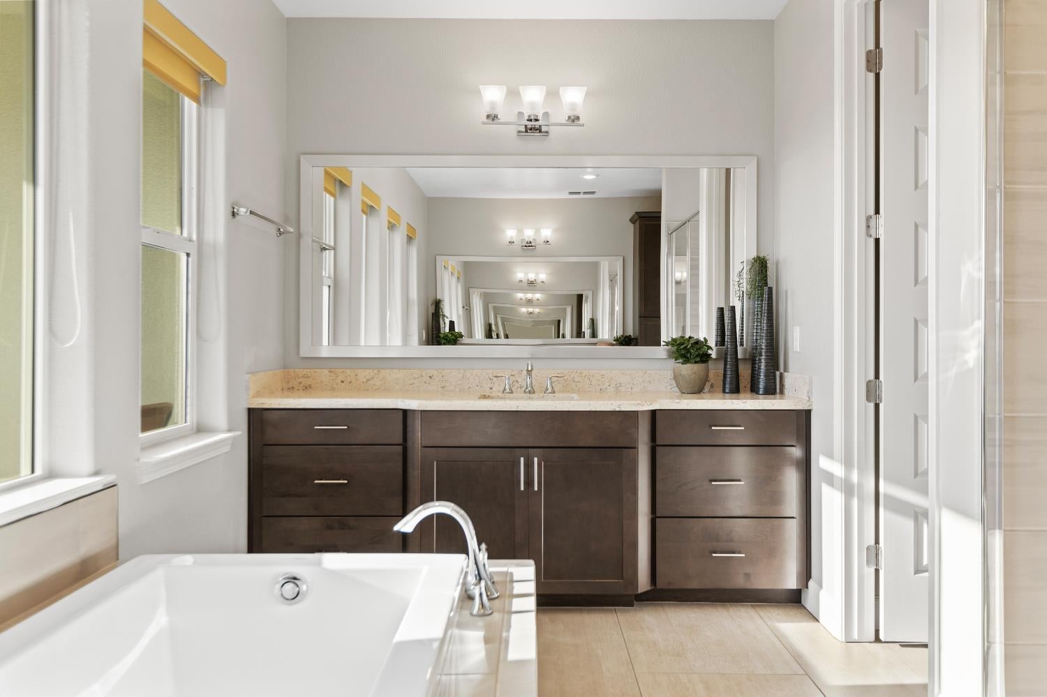 Folsom, California, 95630, United States, 4 Bedrooms Bedrooms, ,5 BathroomsBathrooms,Residential,Active,2008753