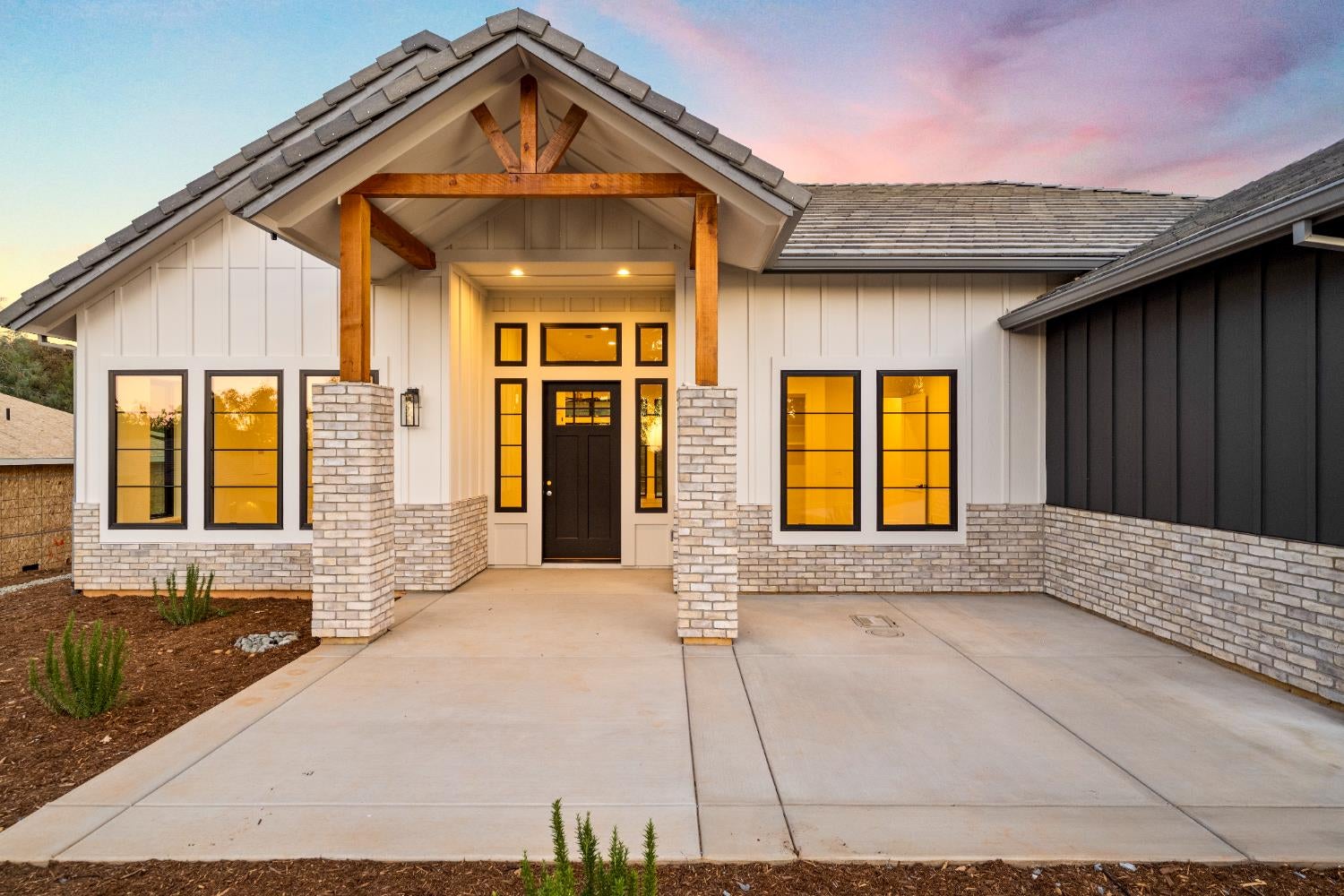 Auburn, California, 95602, United States, 4 Bedrooms Bedrooms, ,3 BathroomsBathrooms,Residential,Active,2003545