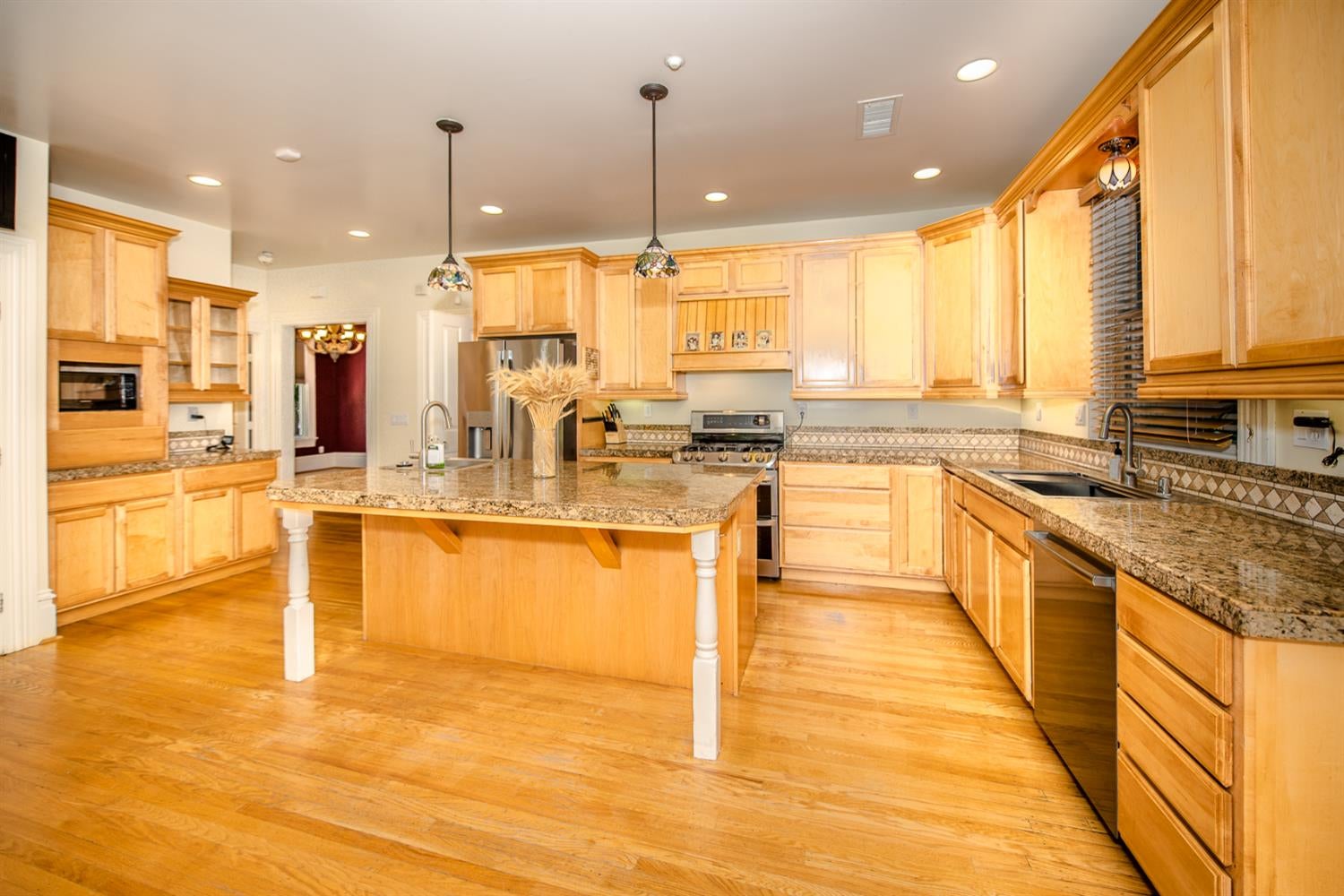 Woodland, California, 95695, United States, 5 Bedrooms Bedrooms, ,4 BathroomsBathrooms,Residential,Active,1843839