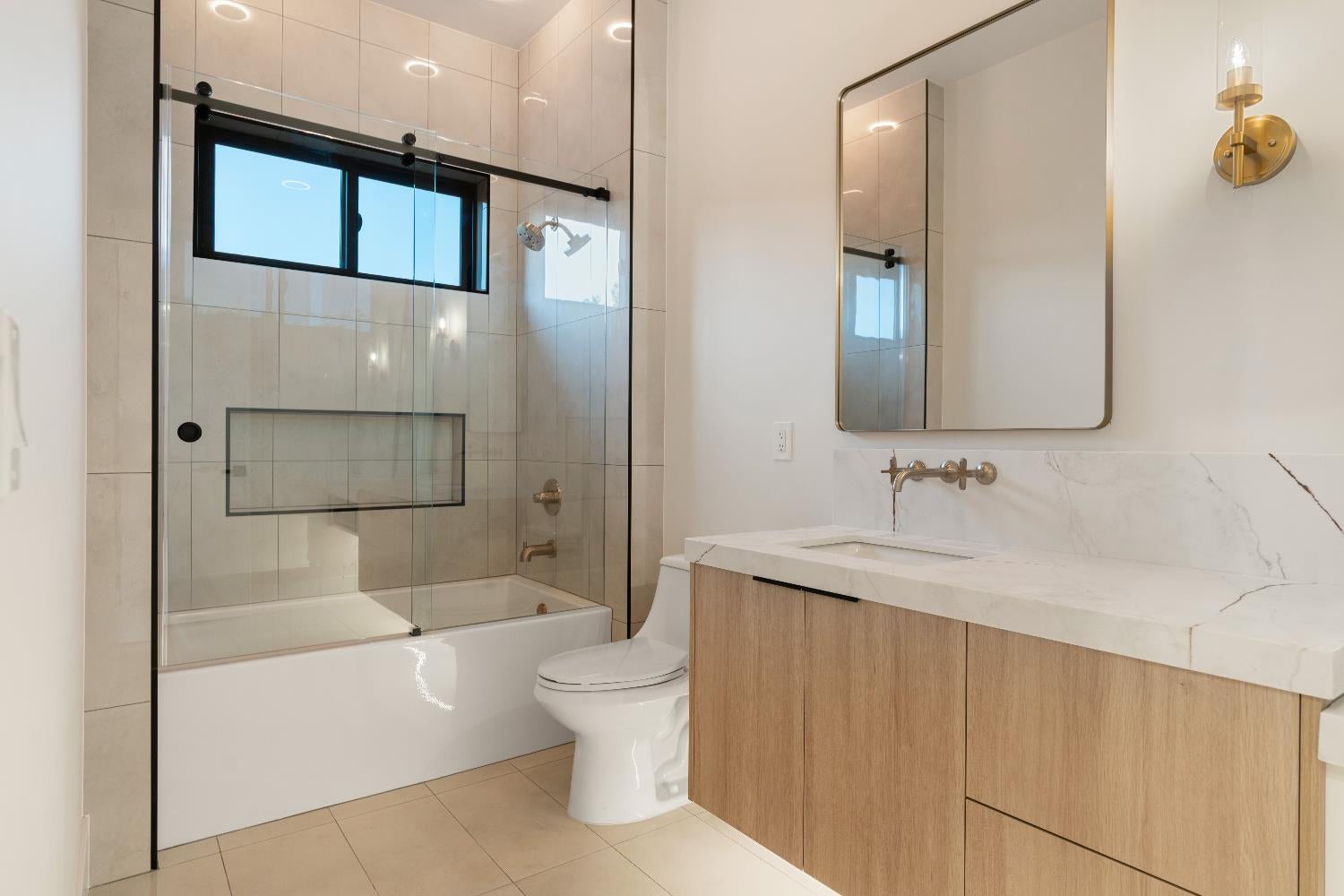 Newcastle, California, 95658, United States, 5 Bedrooms Bedrooms, ,5 BathroomsBathrooms,Residential,Active,1989749