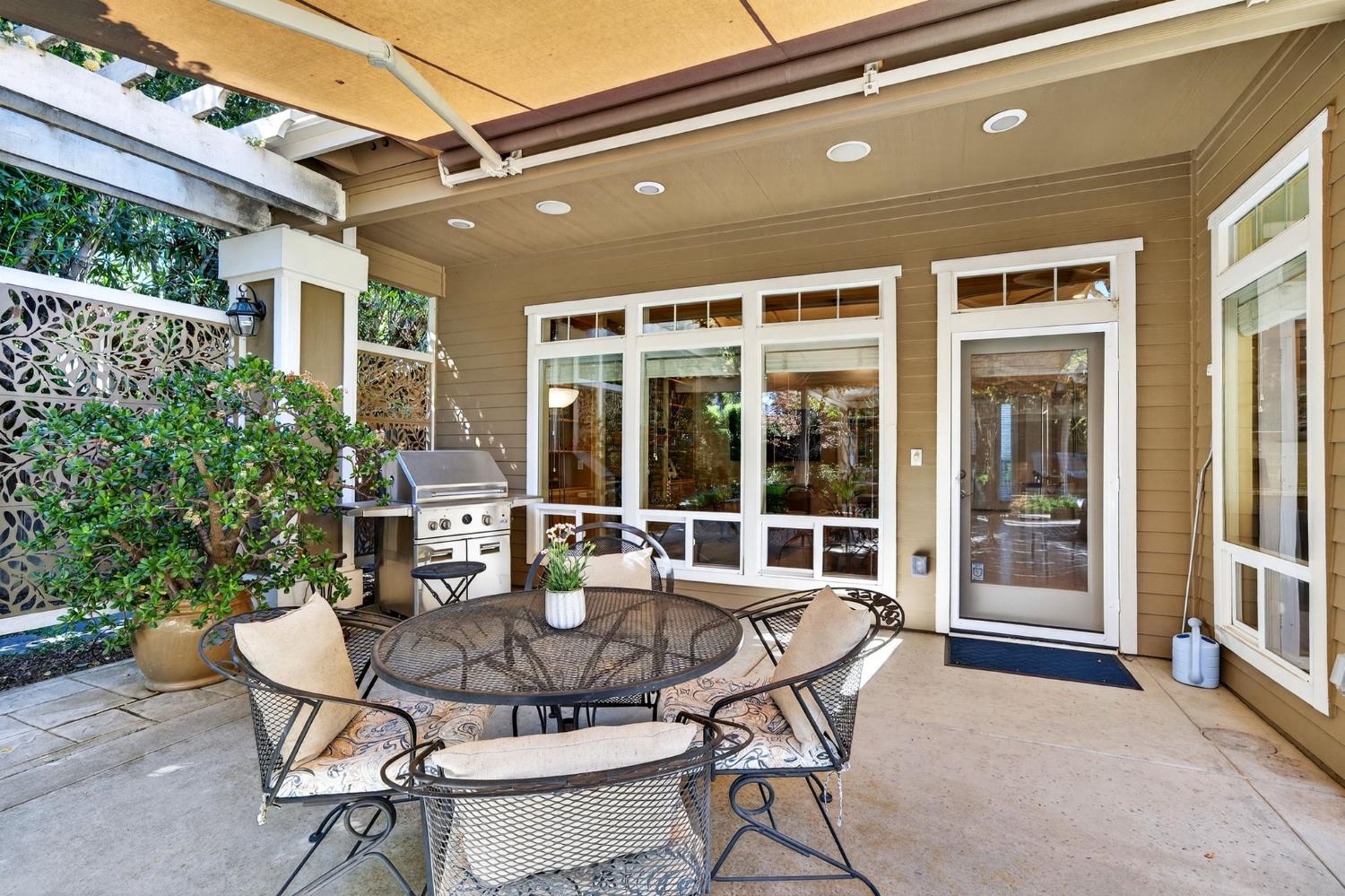 Davis, California, 95618, United States, 3 Bedrooms Bedrooms, ,4 BathroomsBathrooms,Residential,Active,2030523