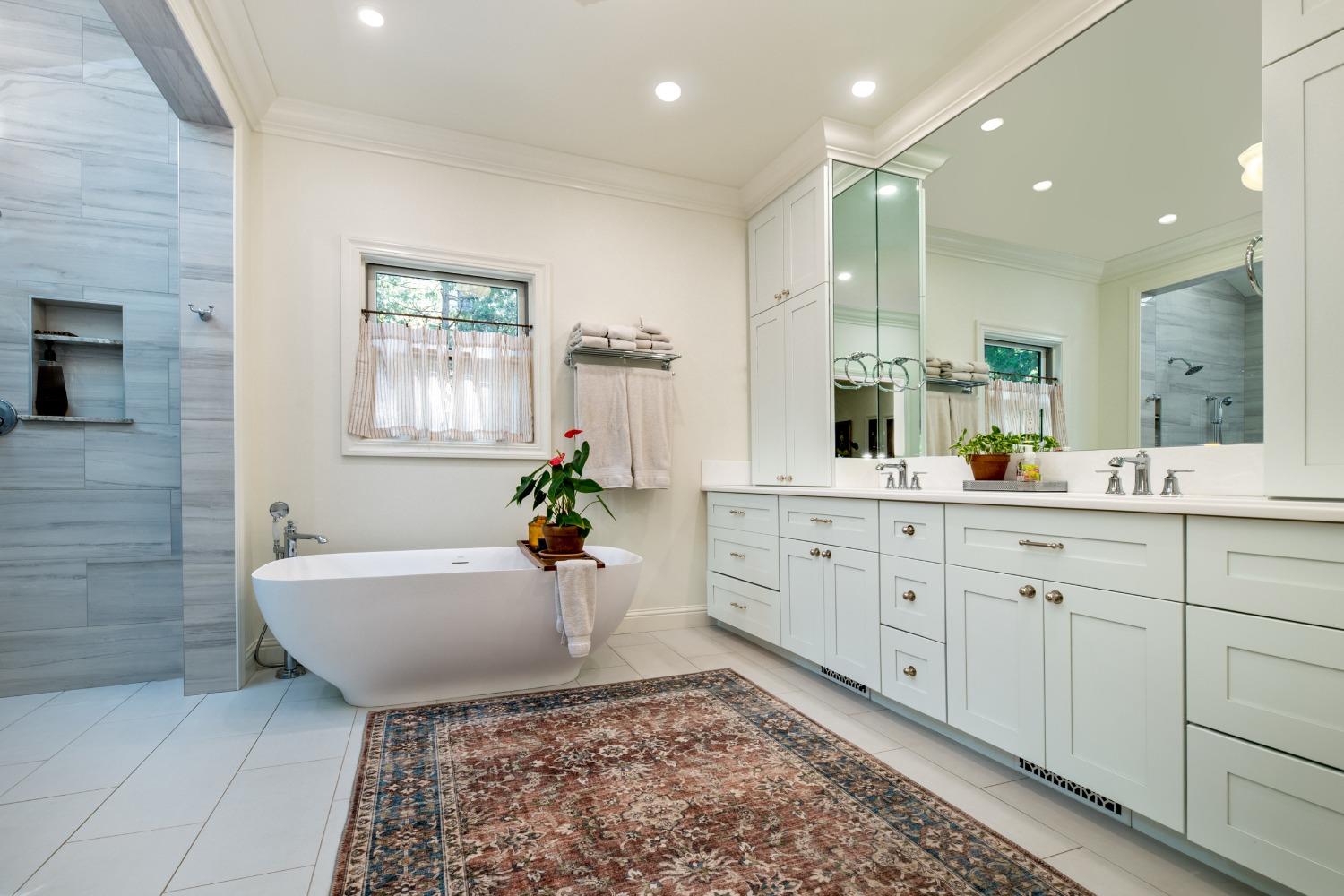 Nevada City, California, 95959, United States, 4 Bedrooms Bedrooms, ,5 BathroomsBathrooms,Residential,Active,1808164