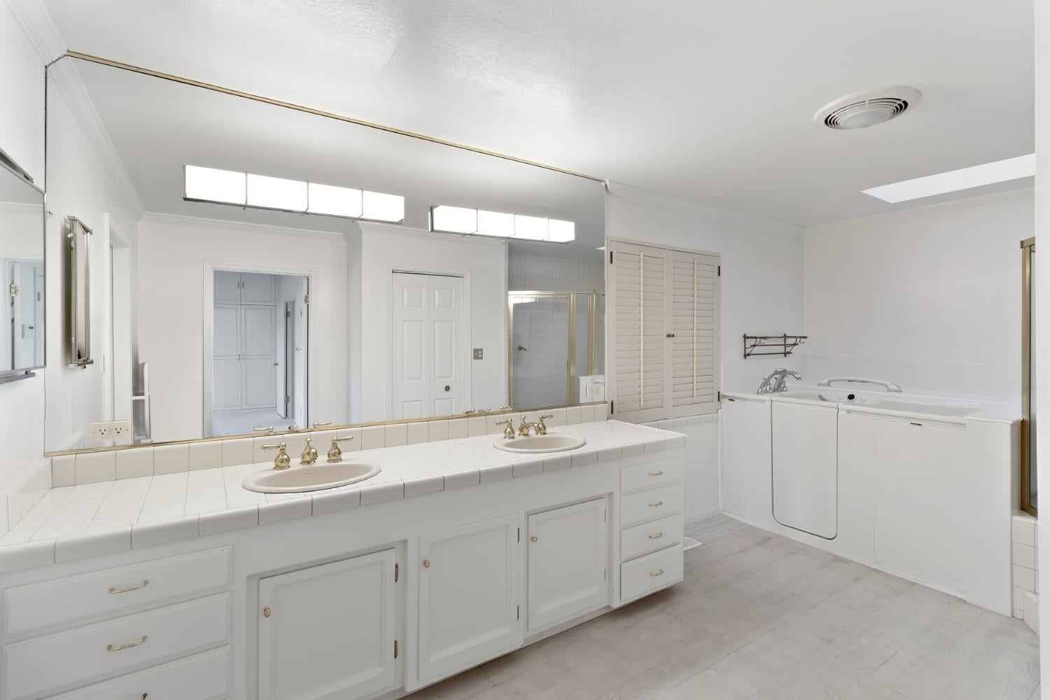 Carmichael, California, 95608, United States, 3 Bedrooms Bedrooms, ,4 BathroomsBathrooms,Residential,Active,2030586