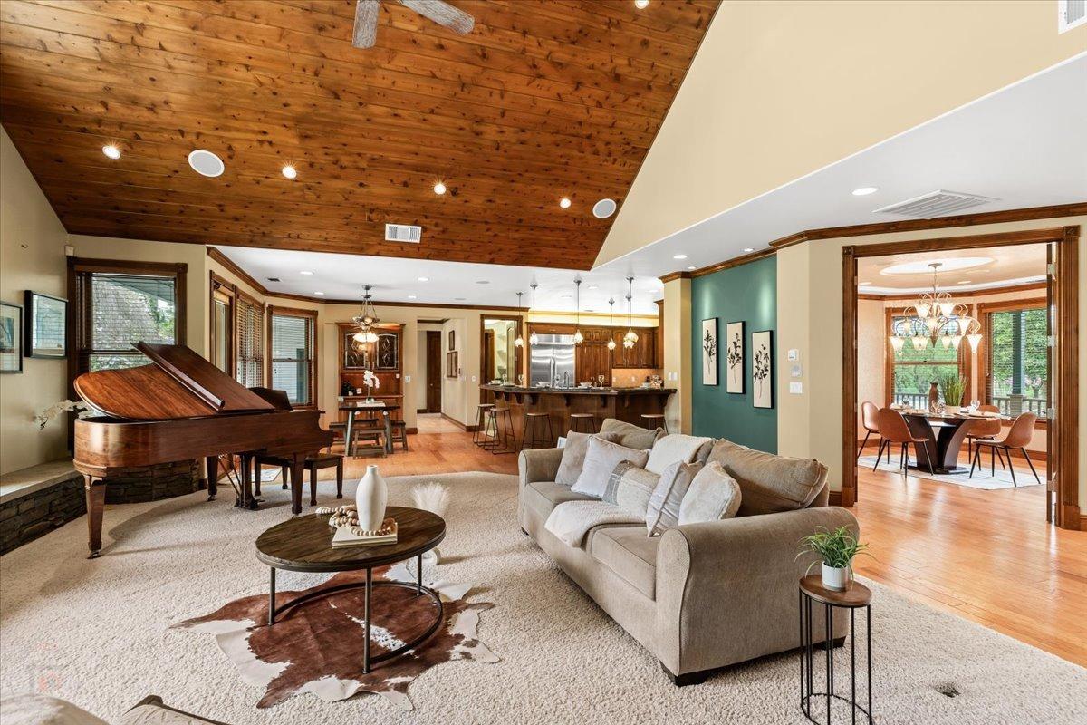 Ripon, California, 95366, United States, 3 Bedrooms Bedrooms, ,5 BathroomsBathrooms,Residential,Active,1808206