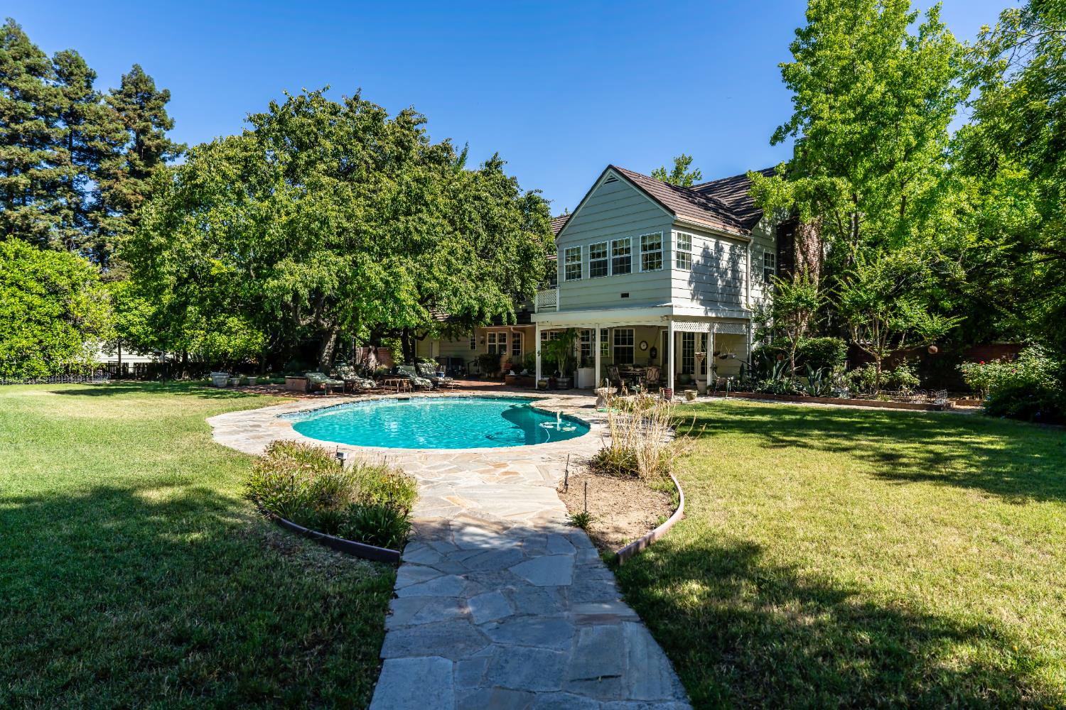 Woodland, California, 95695, United States, 5 Bedrooms Bedrooms, ,5 BathroomsBathrooms,Residential,Active,1907974