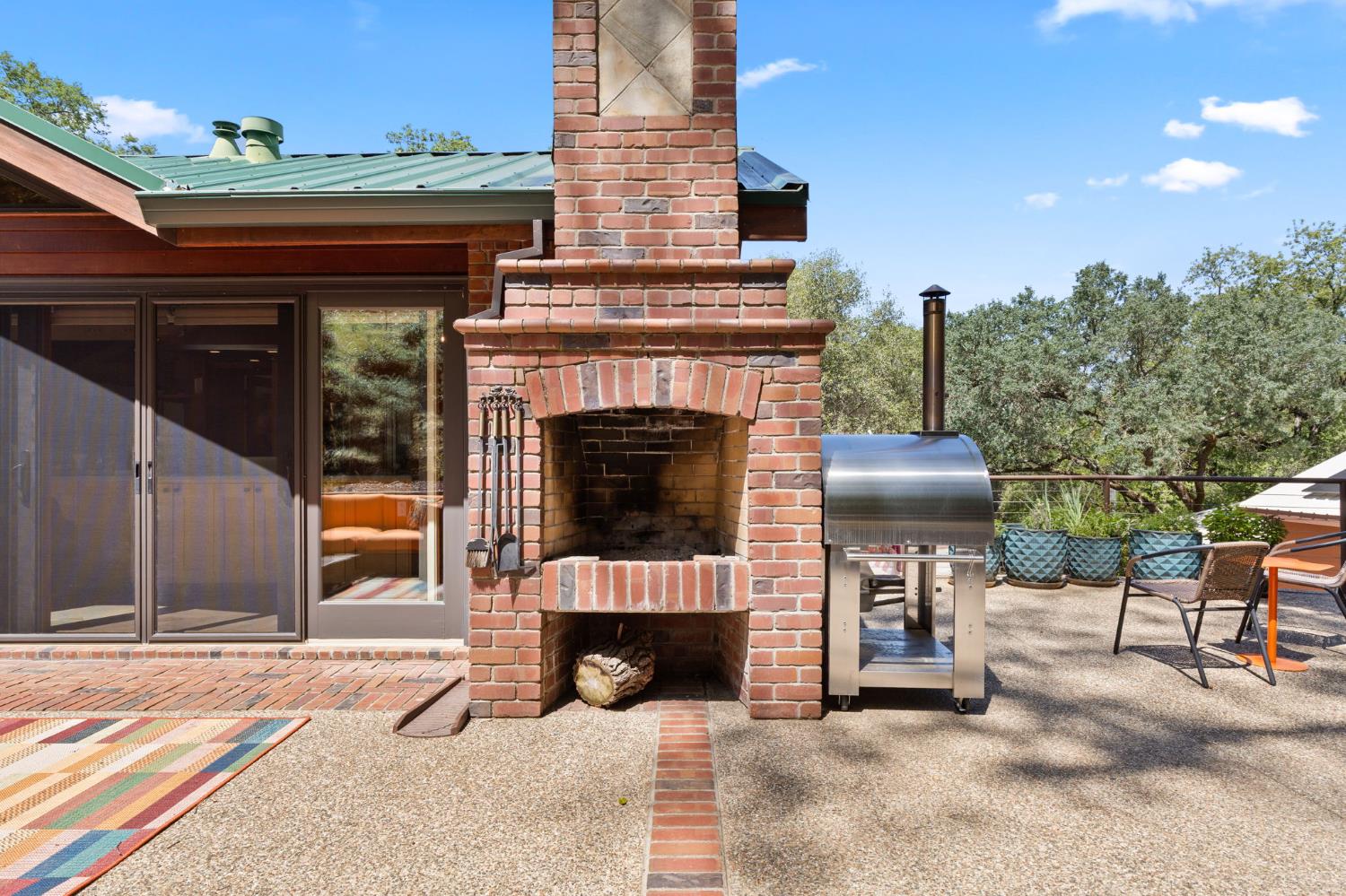 Sutter Creek, California, 95685, United States, 2 Bedrooms Bedrooms, ,4 BathroomsBathrooms,Residential,Active,2038151