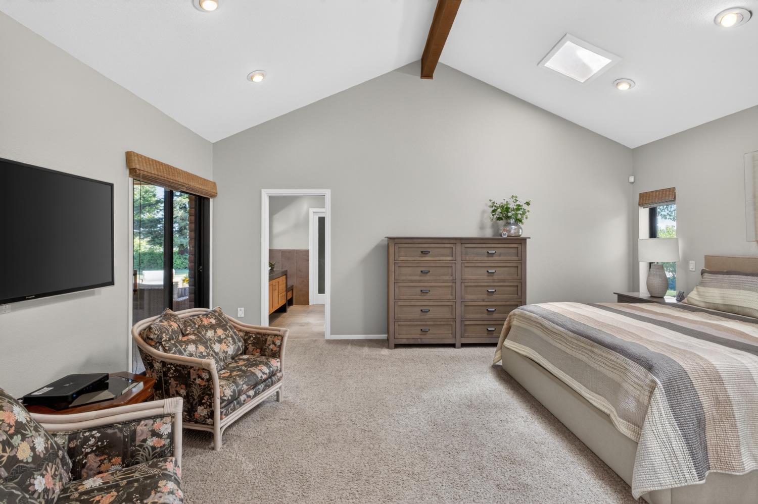 Woodland, California, 95776, United States, 5 Bedrooms Bedrooms, ,3 BathroomsBathrooms,Residential,Pending,2045625