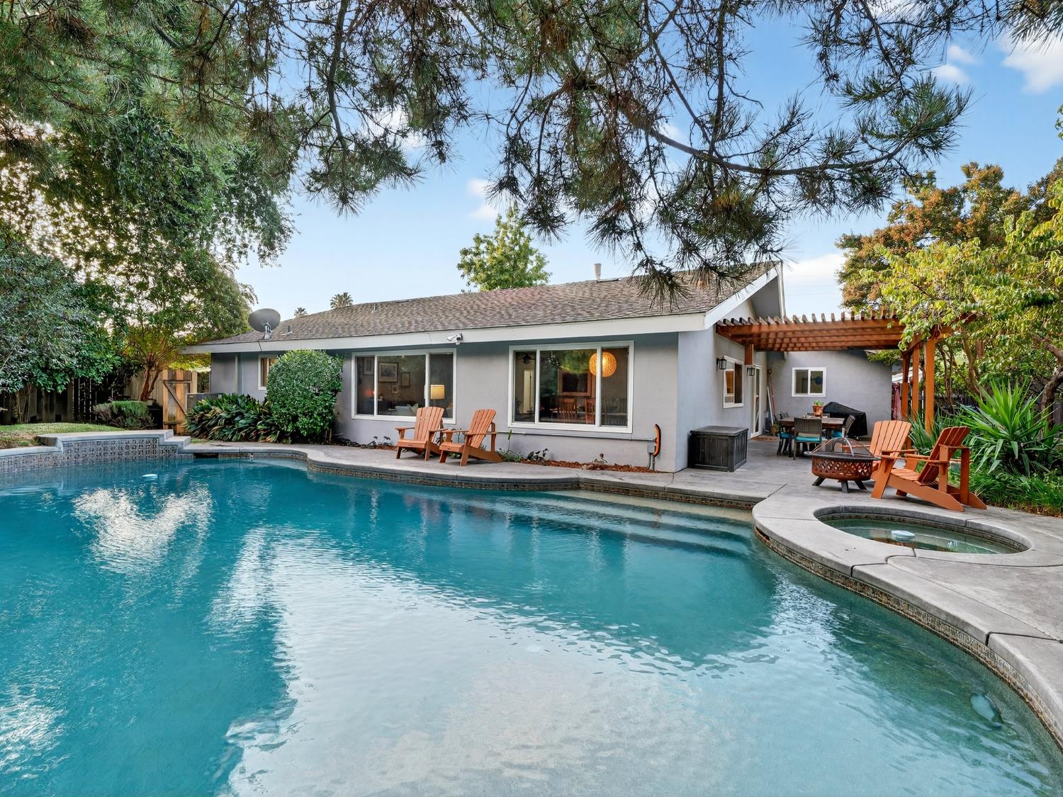 Davis, California, 95618, United States, 4 Bedrooms Bedrooms, ,2 BathroomsBathrooms,Residential,Active,1961942