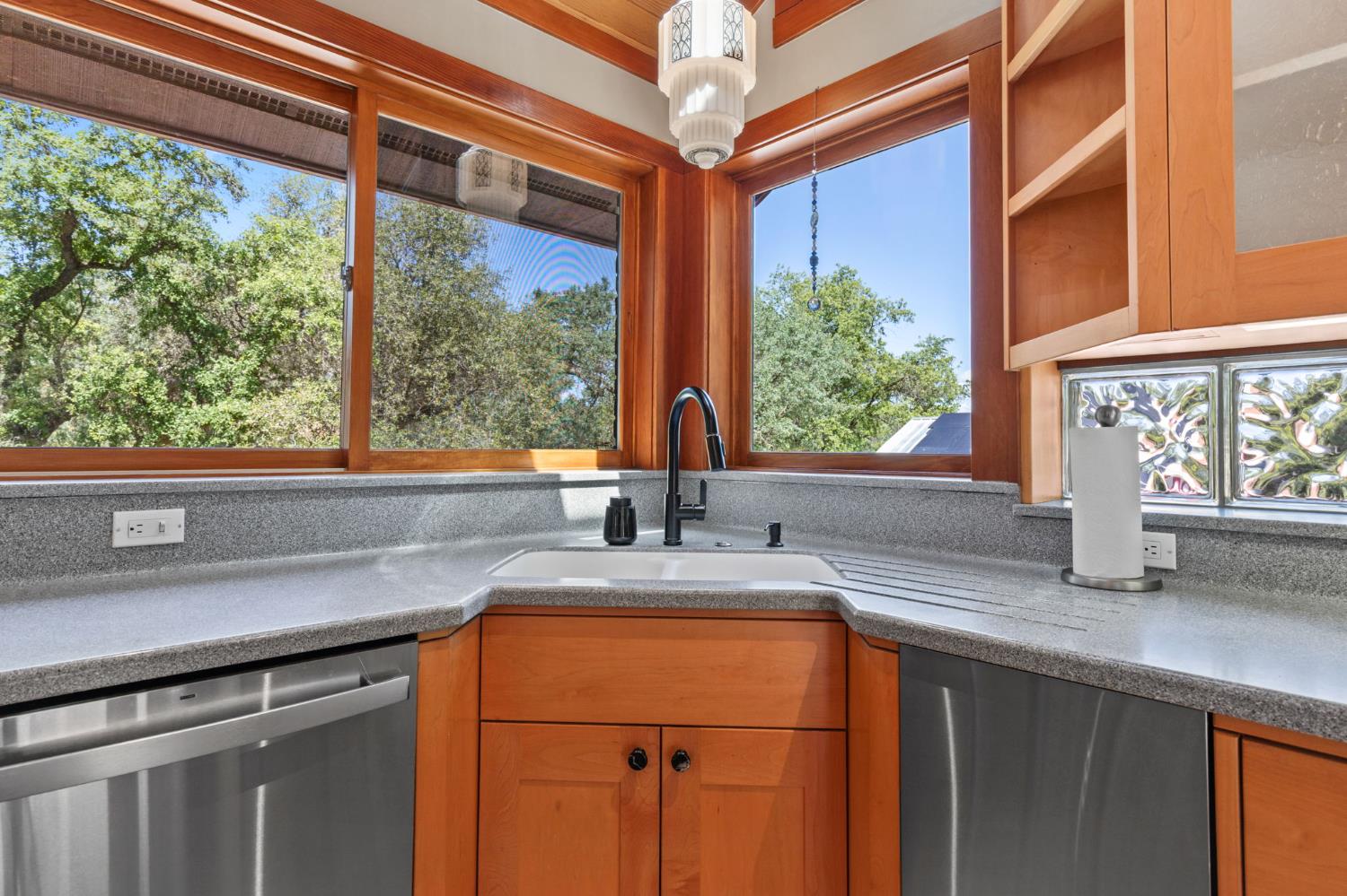 Sutter Creek, California, 95685, United States, 2 Bedrooms Bedrooms, ,4 BathroomsBathrooms,Residential,Active,2038151