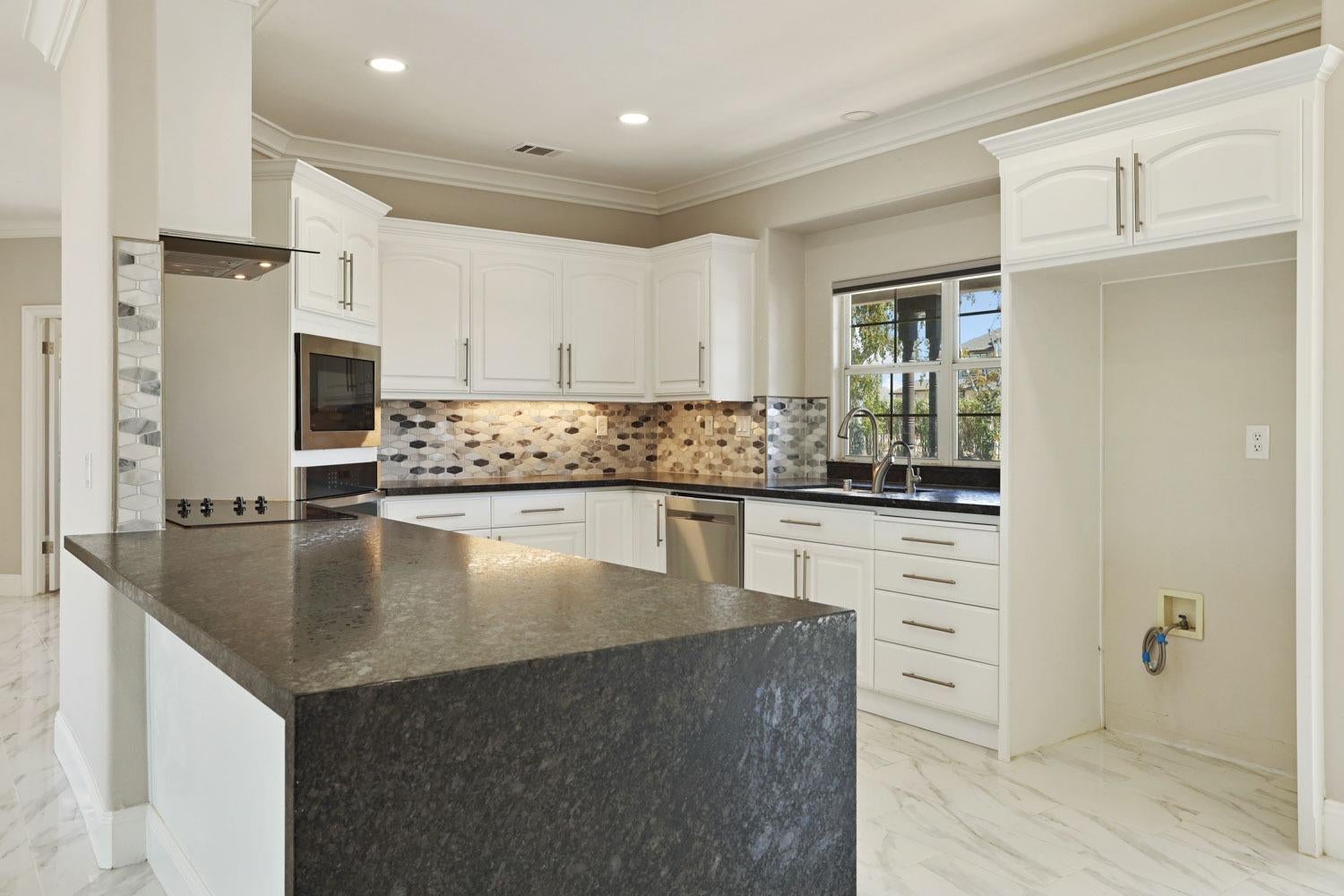 Manteca, California, 95336, United States, 4 Bedrooms Bedrooms, ,3 BathroomsBathrooms,Residential,Active,1946532