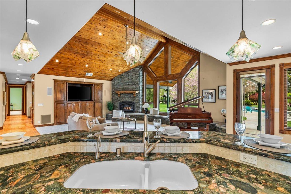 Ripon, California, 95366, United States, 3 Bedrooms Bedrooms, ,5 BathroomsBathrooms,Residential,Active,1808206