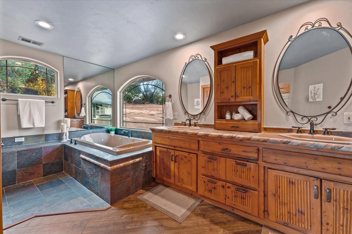 Penn Valley, California, 95946, United States, 4 Bedrooms Bedrooms, ,5 BathroomsBathrooms,Residential,Active,1941359