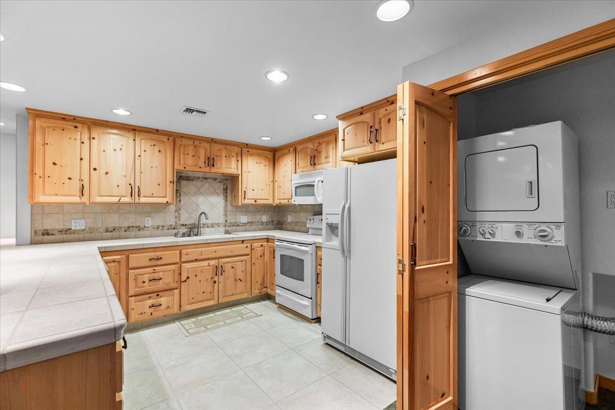 Ripon, California, 95366, United States, 3 Bedrooms Bedrooms, ,5 BathroomsBathrooms,Residential,Active,1808206