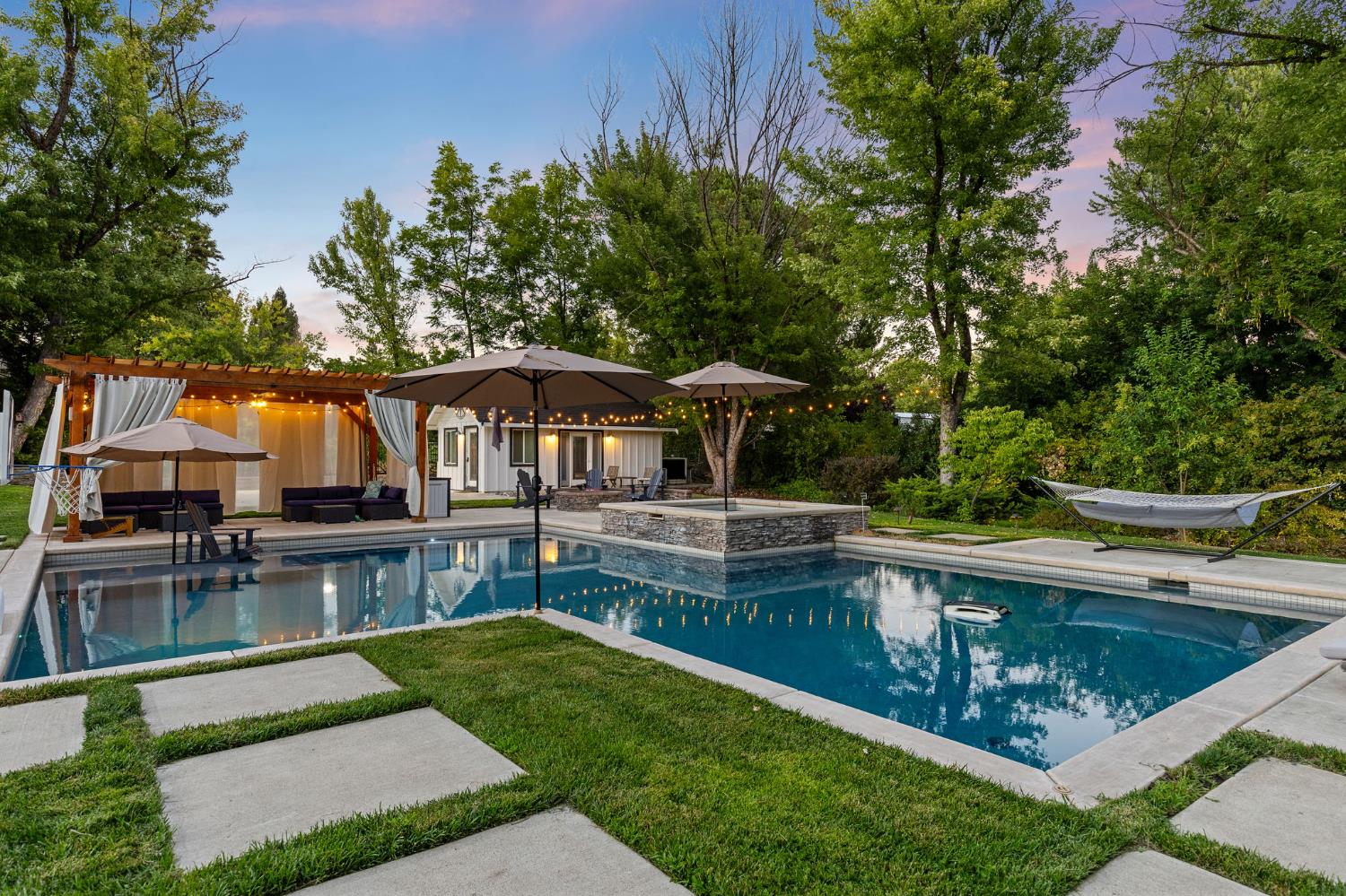 Loomis, California, 95650, United States, 3 Bedrooms Bedrooms, ,2 BathroomsBathrooms,Residential,Pending,1922290